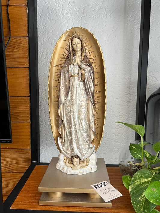 Escultura de la Virgen