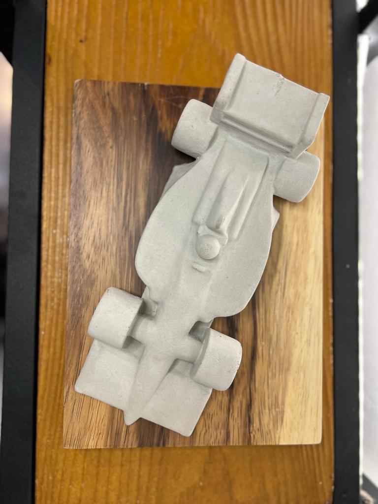 Escultura de carro de Formula 1