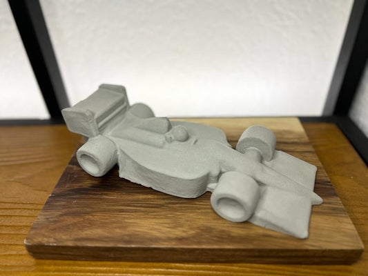 Escultura de carro de Formula 1